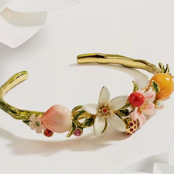 🌺 Betsey Johnson Floral Gold Bracelet with Hand painted accents 🌺 - Picture 2 of 7